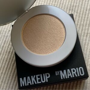 MAKEUP BY MARIO Soft Glow Highlighter 
shade: Pearl